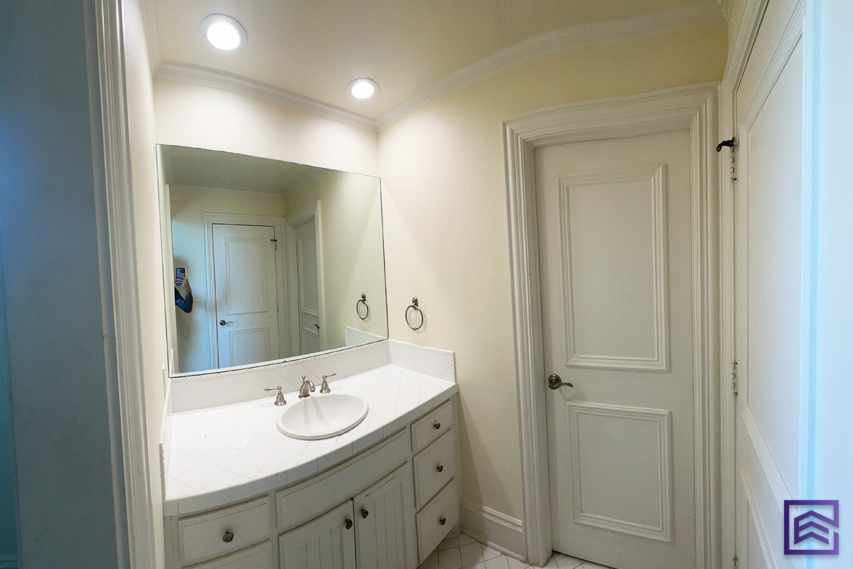 bathroom painted by by Lynnmar Services